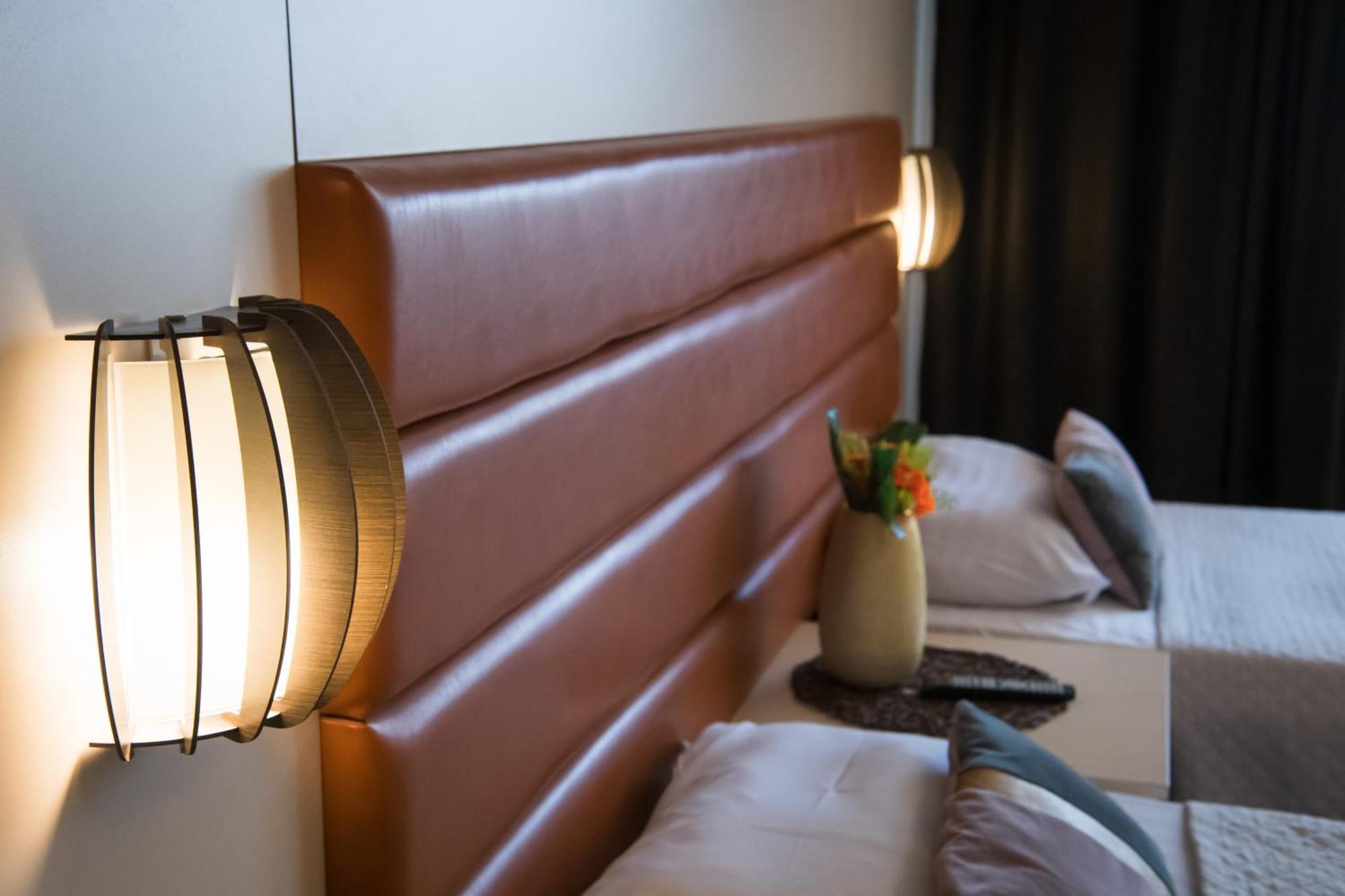 Mbi Travel Inn كرايوفا المظهر الخارجي الصورة