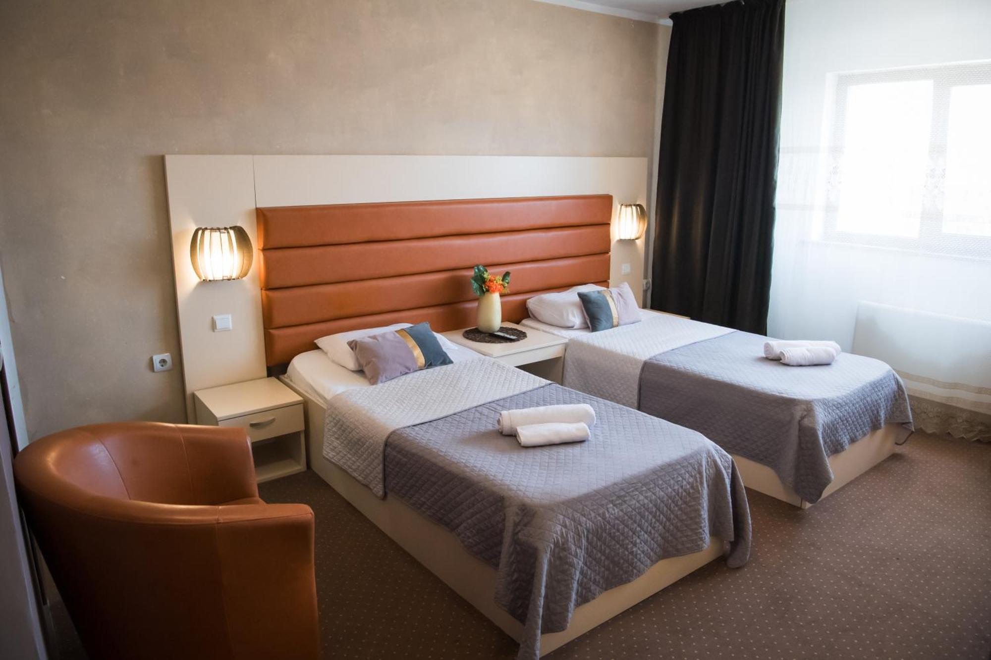 Mbi Travel Inn كرايوفا المظهر الخارجي الصورة
