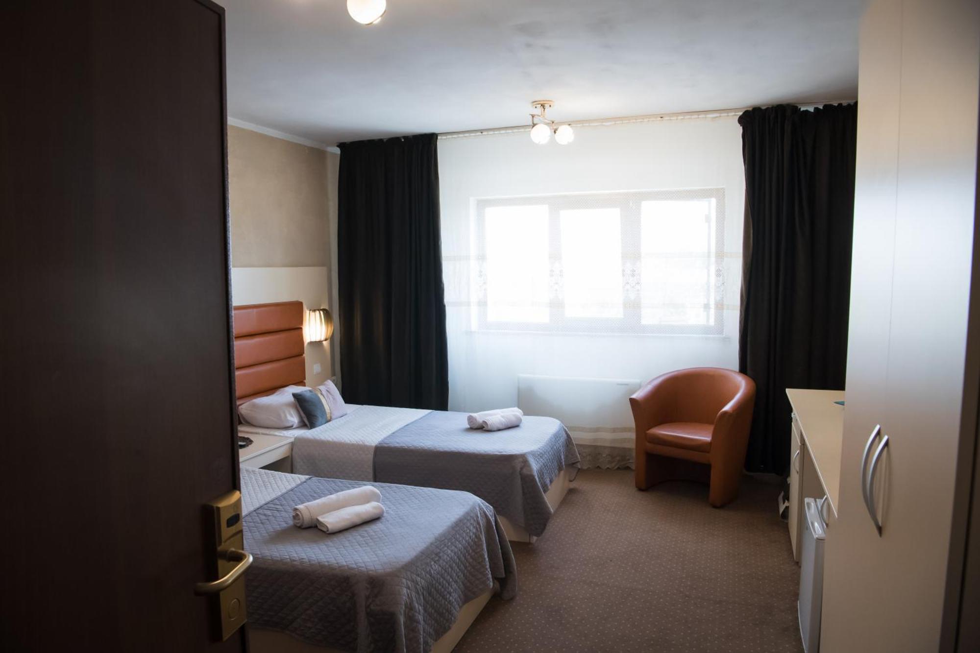 Mbi Travel Inn كرايوفا المظهر الخارجي الصورة